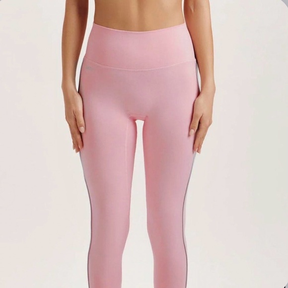 SET Active City of Valentine Blush set - Picture 5 of 5